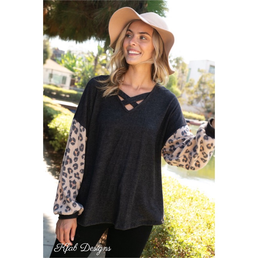 ❤️LAST 1! Soft Lace Up V Neck Animal Print Top! - Picture 12 of 14